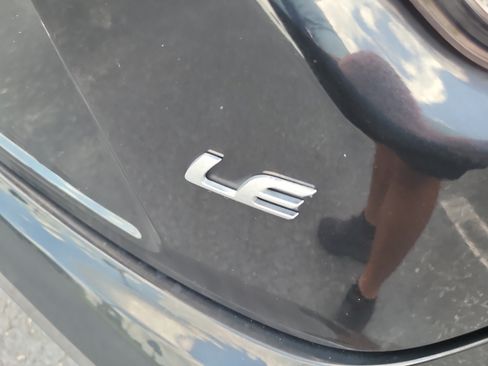 Used 2021 Toyota Corolla LE FWD image 10
