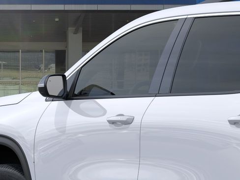New 2027 Chevrolet Traverse LT w/ Driver Confidence Package FWD image 12