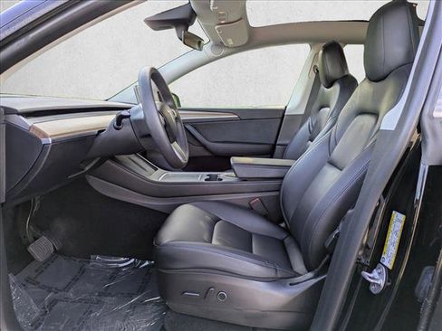 Used 2022 Tesla Model Y Long Range image 17