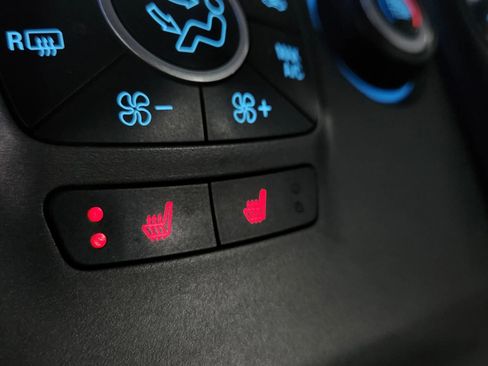 Used 2014 Ford Taurus SEL image 31