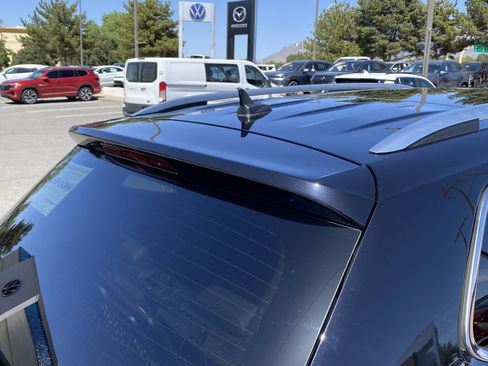 Certified 2022 Volkswagen Tiguan SE w/ Panoramic Sunroof Package FWD image 26