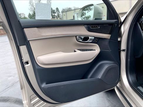 New 2026 Volvo XC90 T8 Plus w/ Protection Package Premier image 24