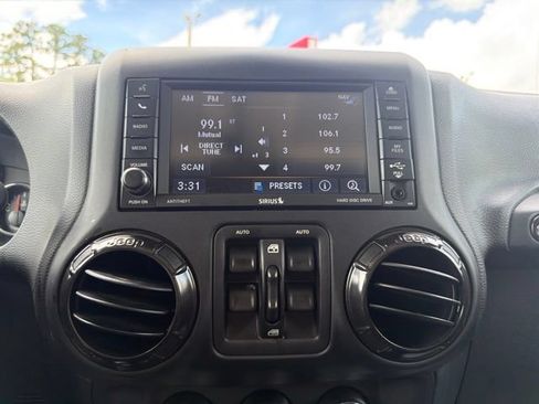 Used 2017 Jeep Wrangler Unlimited Rubicon AWD/4WD image 24