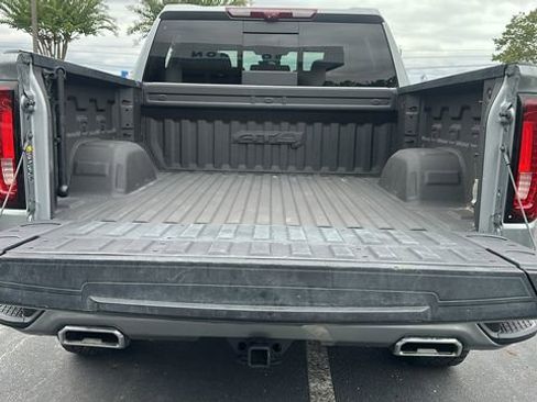 Used 2024 GMC Sierra 1500 AT4 w/ Technology Package image 9