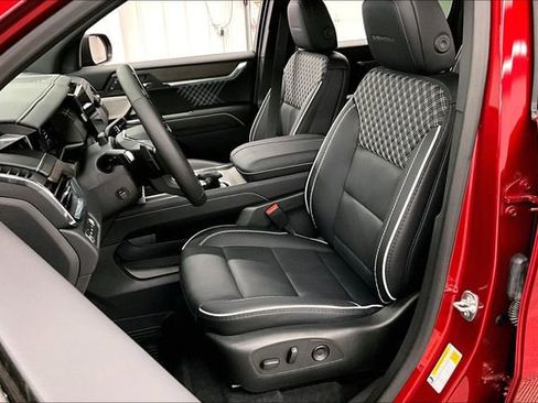 Used 2025 GMC Acadia Denali w/ Super Cruise Package image 22