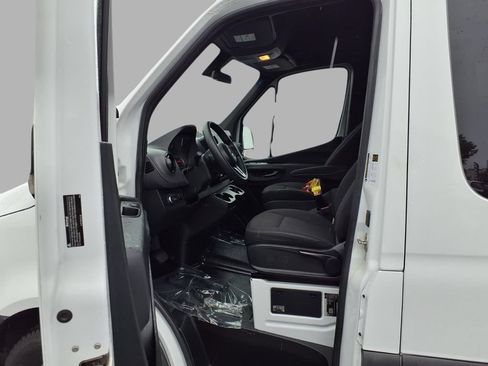 Used 2024 Mercedes-Benz Sprinter 2500 image 18