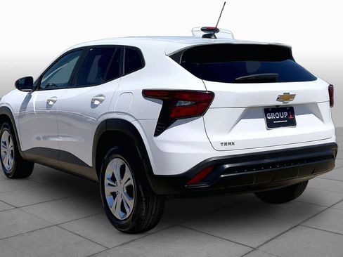 Used 2025 Chevrolet Trax LS image 12