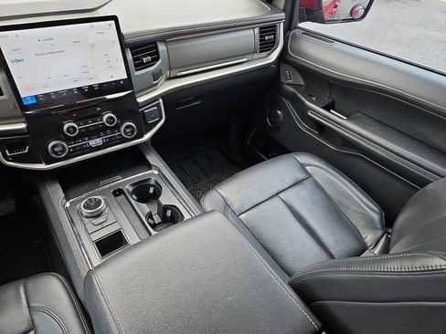 Used 2022 Ford Expedition XLT RWD image 12