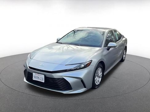 Used 2025 Toyota Camry LE image 7