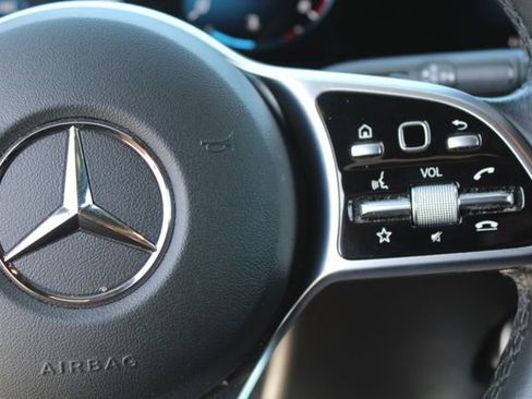 Used 2022 Mercedes-Benz GLB 250 image 17