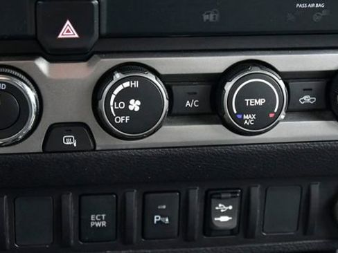 Used 2019 Toyota Tacoma SR5 image 22