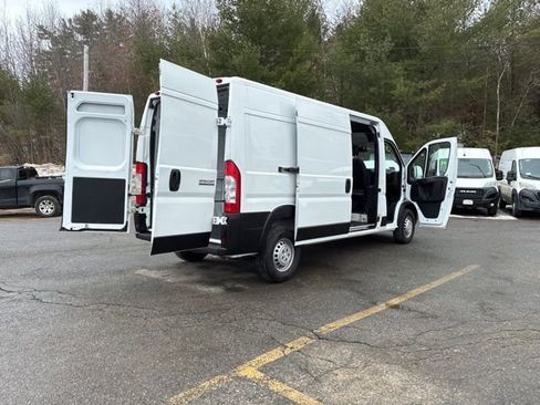 Used 2025 RAM ProMaster 2500 w/ Convenience Group image 11