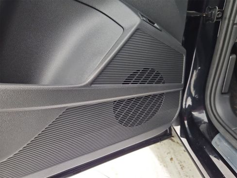 Certified 2023 Volkswagen Taos SE image 32