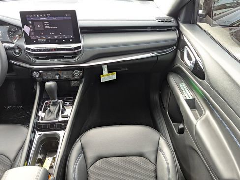 New 2026 Jeep Compass Latitude image 16