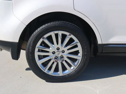 Used 2015 Lincoln MKX FWD w/ Equipment Group 102A image 9