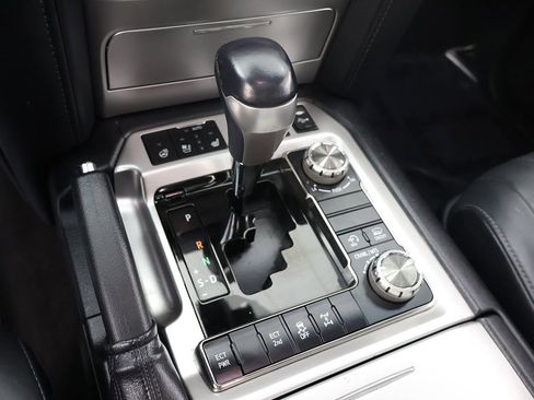 Used 2020 Toyota Land Cruiser image 58