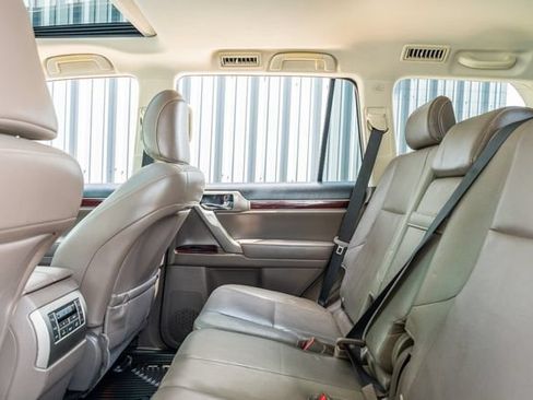 Used 2016 Lexus GX 460 w/ Premium Package AWD/4WD image 36