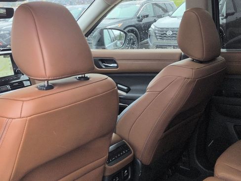 Certified 2024 Nissan Pathfinder Platinum w/ Cargo Package image 31