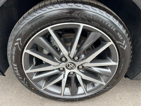 Used 2021 Toyota Camry XLE FWD image 11