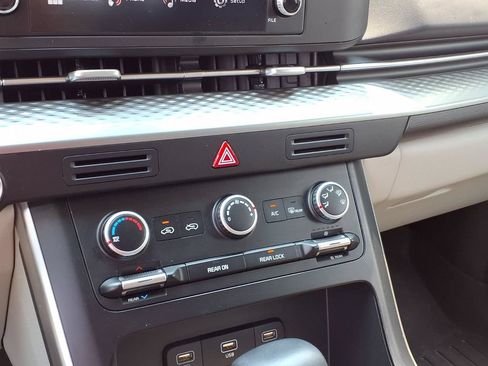 Used 2024 Kia Carnival LX FWD image 10