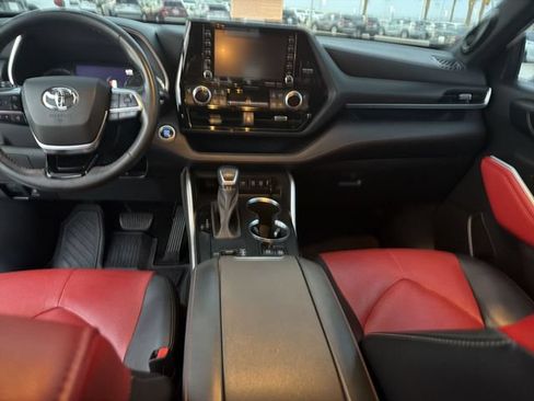 Used 2021 Toyota Highlander XSE FWD image 14
