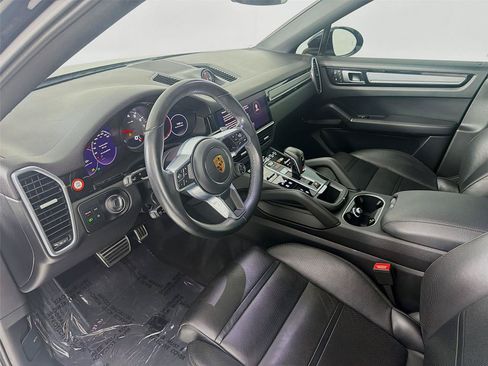 Used 2023 Porsche Cayenne S AWD/4WD image 4