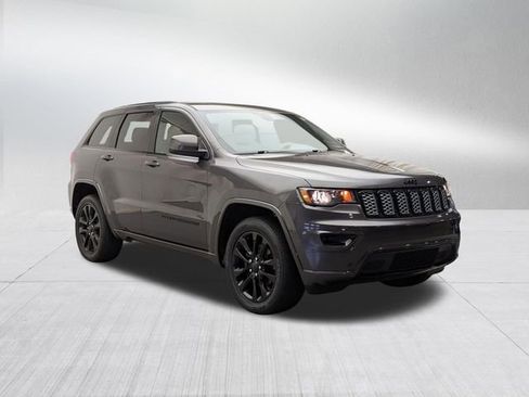 Used 2020 Jeep Grand Cherokee Altitude AWD/4WD image 3