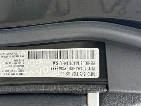 Certified 2023 Jeep Grand Cherokee Limited AWD/4WD image 31
