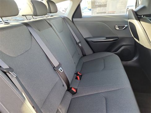 New 2025 Kia K4 LXS image 17