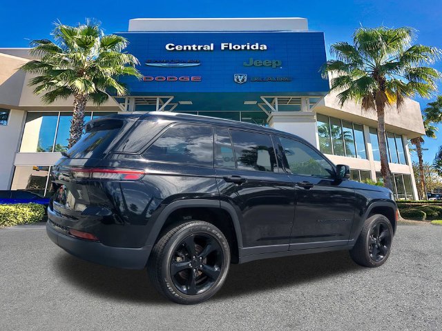 Certified 2025 Jeep Grand Cherokee Altitude AWD/4WD image 5