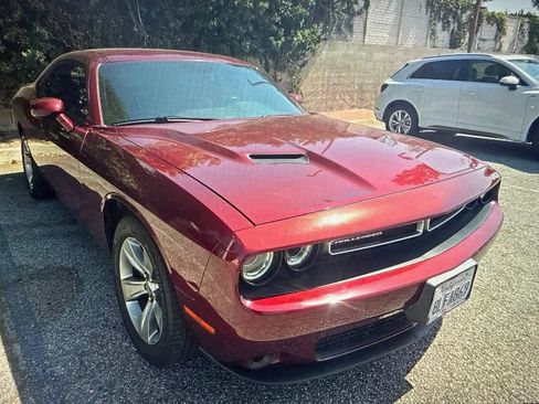 Used 2019 Dodge Challenger SXT RWD image 5