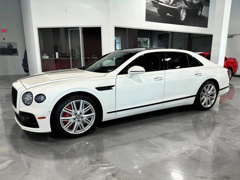 Used 2023 Bentley Flying Spur V8 AWD/4WD image 16