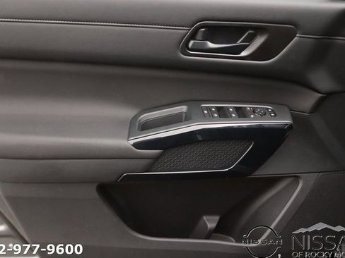 New 2025 Nissan Pathfinder SV image 9