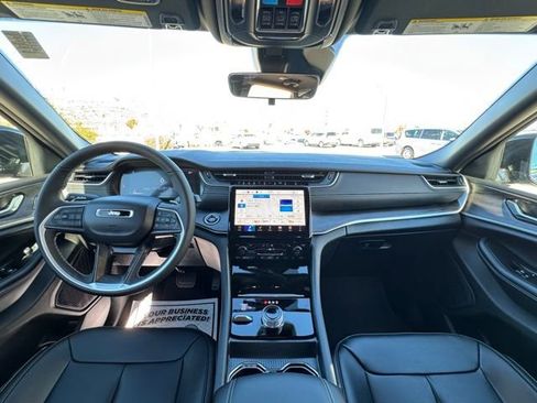 New 2025 Jeep Grand Cherokee Limited image 11