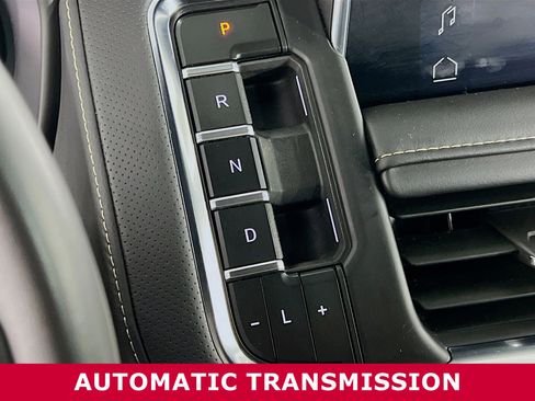 Used 2024 GMC Yukon XL SLT image 11