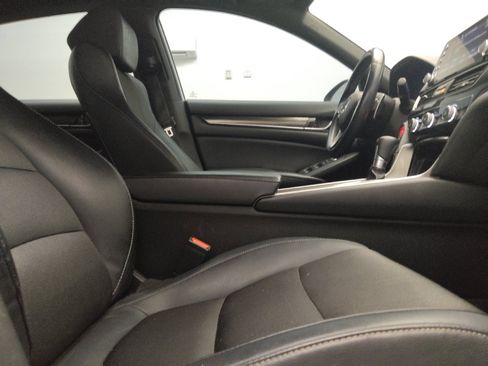 Used 2018 Honda Accord Sport image 21