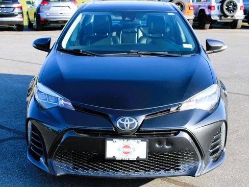 Used 2018 Toyota Corolla SE w/ SE Premium Package FWD image 3