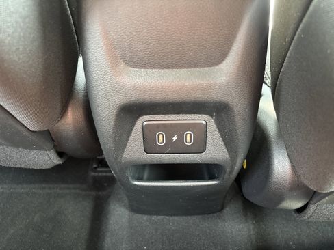 Used 2025 Hyundai Venue SEL FWD image 19