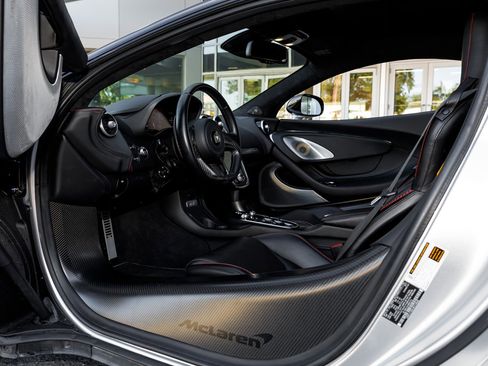 Used 2022 McLaren GT image 14