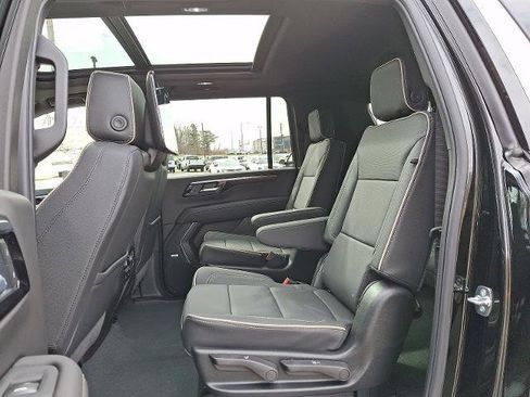 New 2026 Chevrolet Suburban Premier image 6