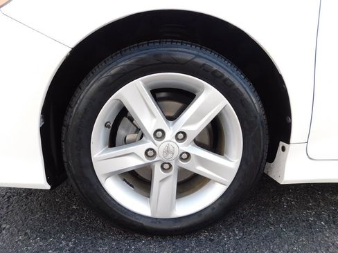 Used 2014 Toyota Camry SE FWD image 10