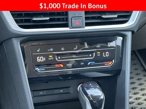 New 2026 Volkswagen Taos SE FWD image 17