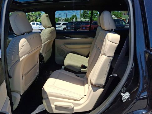 Used 2025 Jeep Grand Cherokee L Limited AWD/4WD image 10