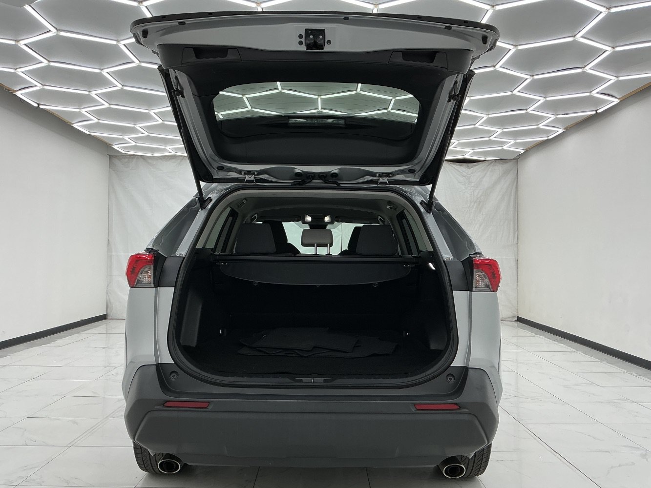 Used 2020 Toyota RAV4 XLE FWD image 42