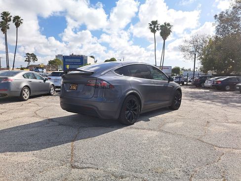 Used 2021 Tesla Model X Performance image 3
