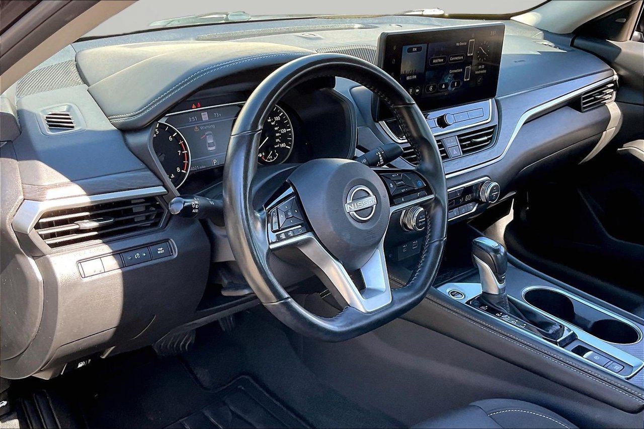 Used 2025 Nissan Altima 2.5 SV w/ SV Premium Package AWD/4WD image 18
