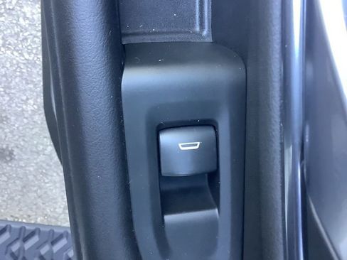 Used 2022 Chevrolet Tahoe Z71 w/ Luxury Package image 29