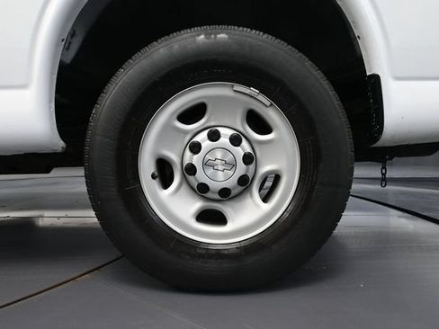 Used 2019 Chevrolet Express 3500 w/ Driver Convenience Package RWD image 12