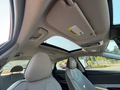 Used 2021 Hyundai Elantra Limited FWD image 27