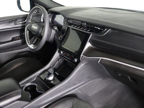 Used 2024 Jeep Grand Cherokee Altitude image 27
